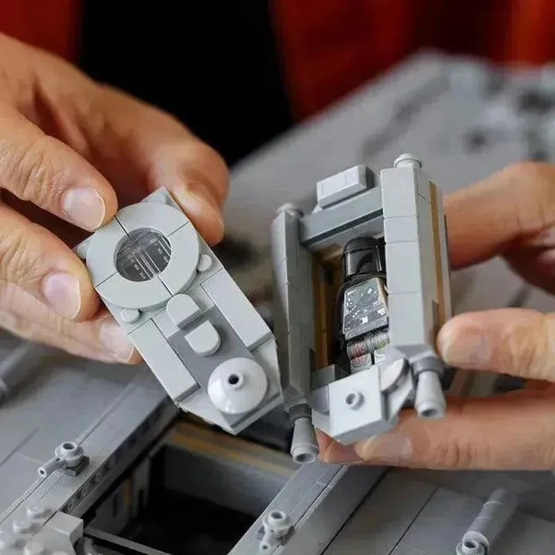 Razor Crest Mandalorian Spaceship 75331 thumbnail 5